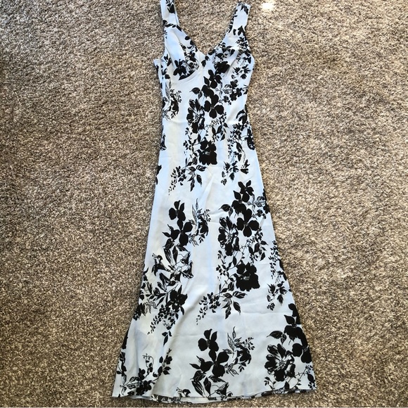 ✨SALE✨ Reformation Calvine Dress - Beatriz - Picture 4 of 8